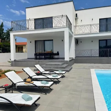 Luxe House Vodnjan With Pool Vila *