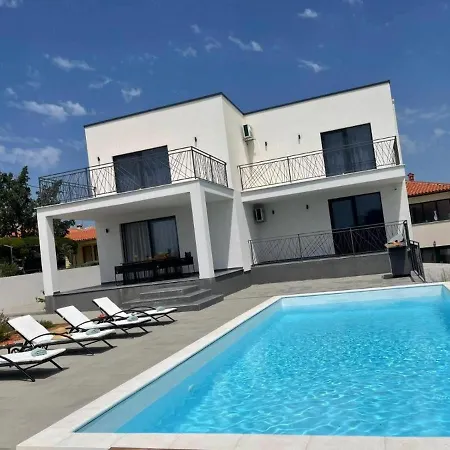 Luxe House Vodnjan With Pool Vila